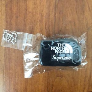 Supreme north face floating key chain